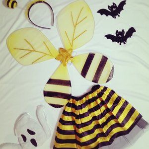 Inhabit your inner BEE persona with these Dress-up Wings Just Pretending (KIT)